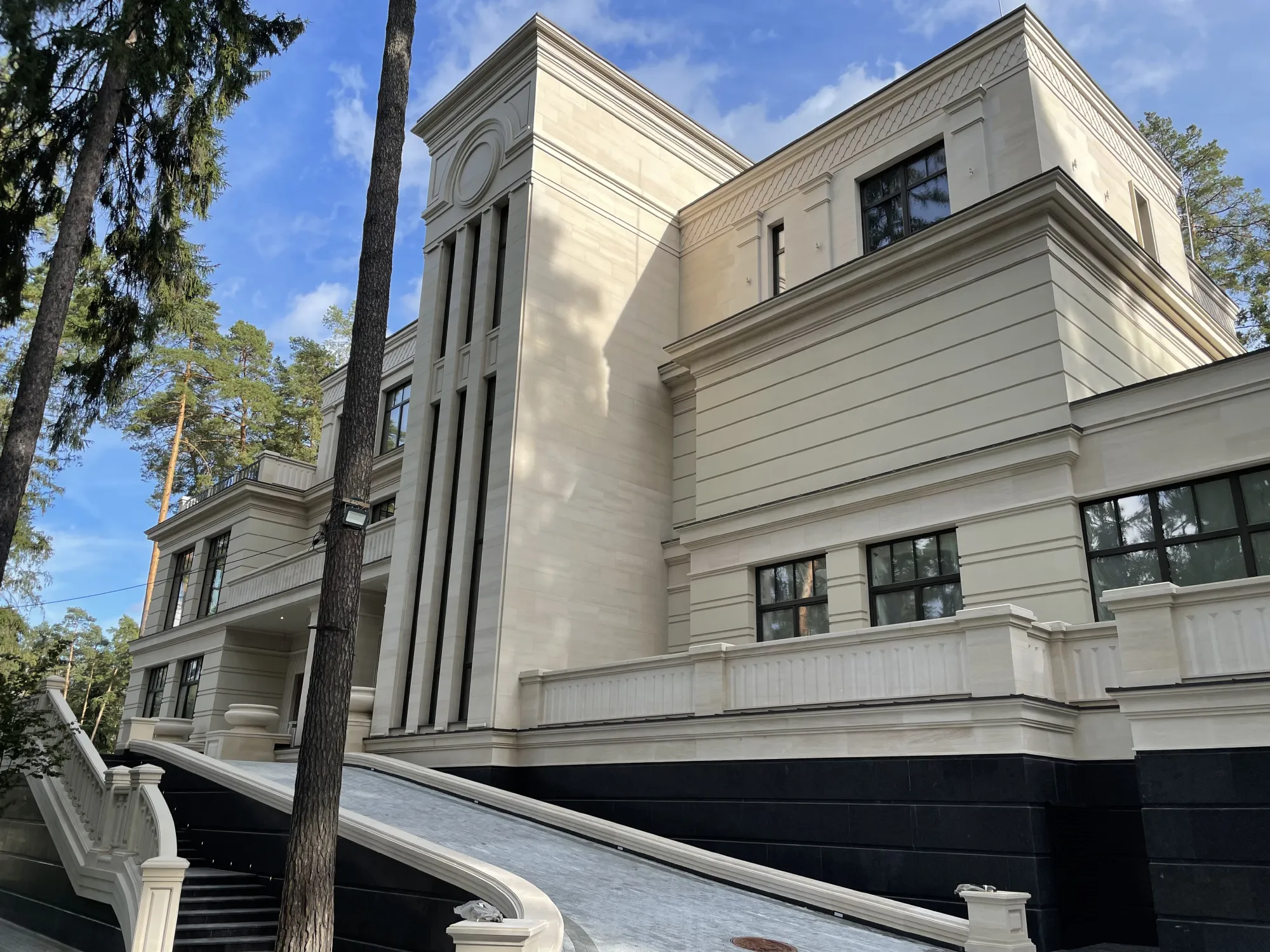 Частная резиденция, "Жуковка"